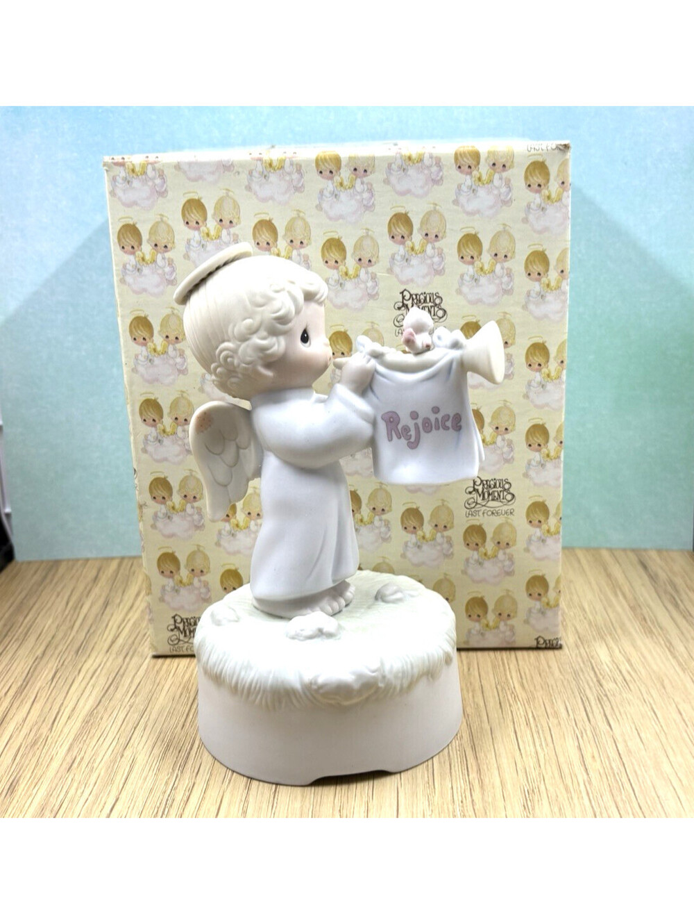Vintage Precious Moments E- 5636 Rejoice O Earth-MUSICAL figurine -1981
